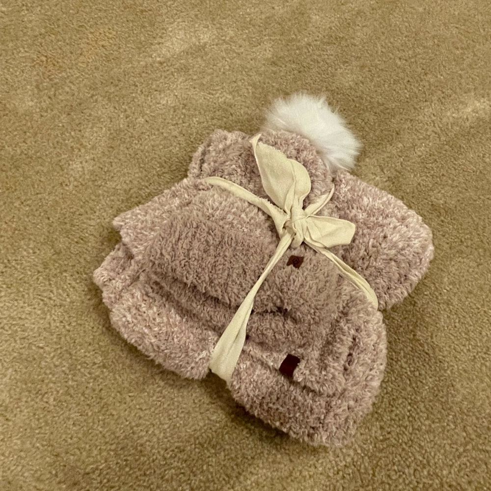 Fluffy hat and scarf combo